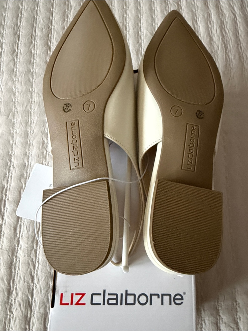 Liz Claiborne Cream Pointed Slingback Flats 7 ❤️ - Picture 4 of 5